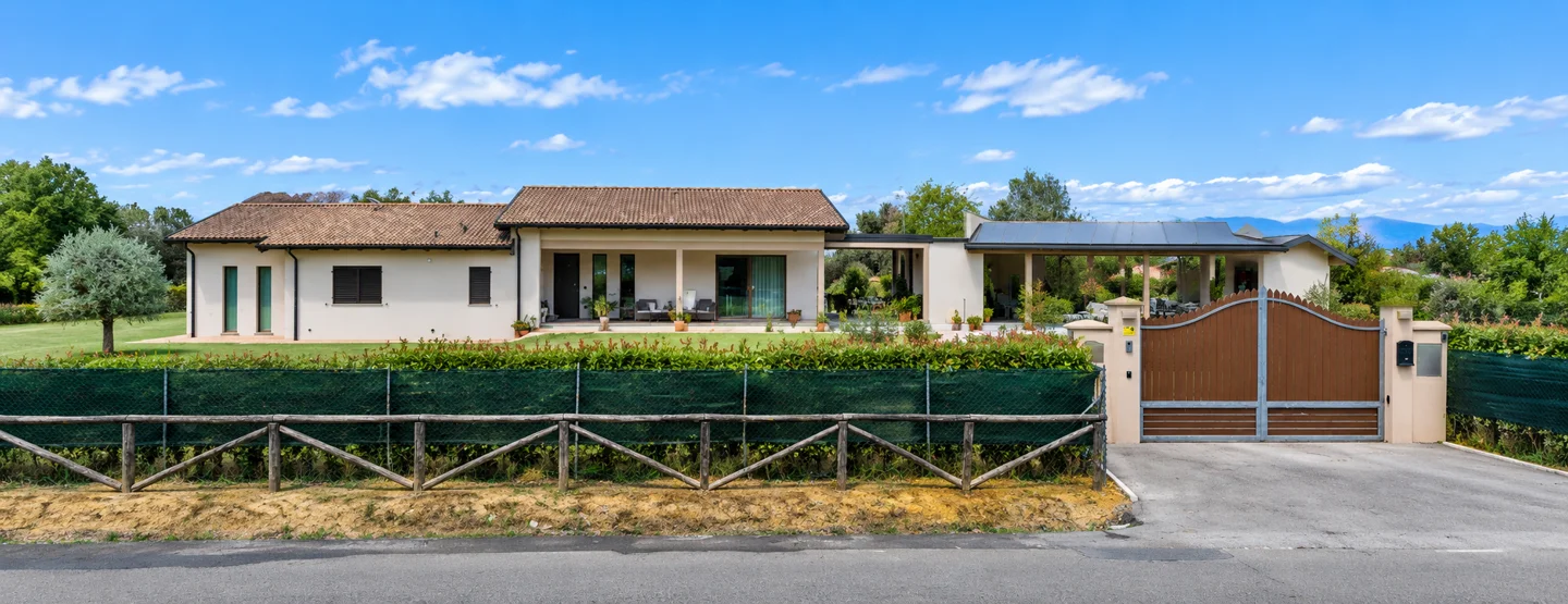 Villa e spazi esterni, Fucecchio — MANINI